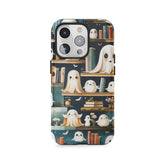 Des fantômes chuchotant dans la bibliothèque